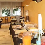 Oasi Ristorante Pizzeria فانو