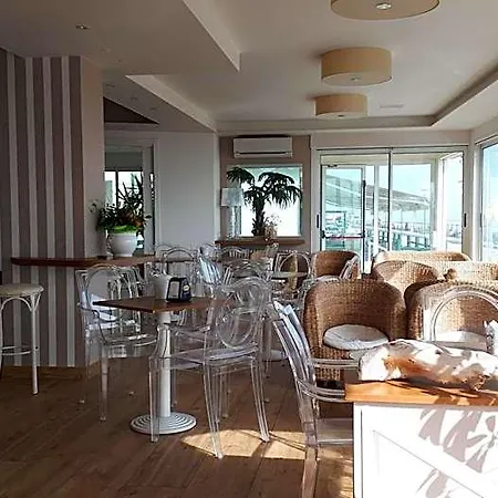 Oasi Ristorante Pizzeria 호텔 2*