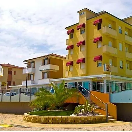 Hotel Oasi Ristorante Pizzeria 2*